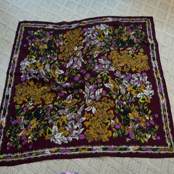 VINTAGE Scarf aprrox 37 1/2 x 39 - Picture 1 of 2
